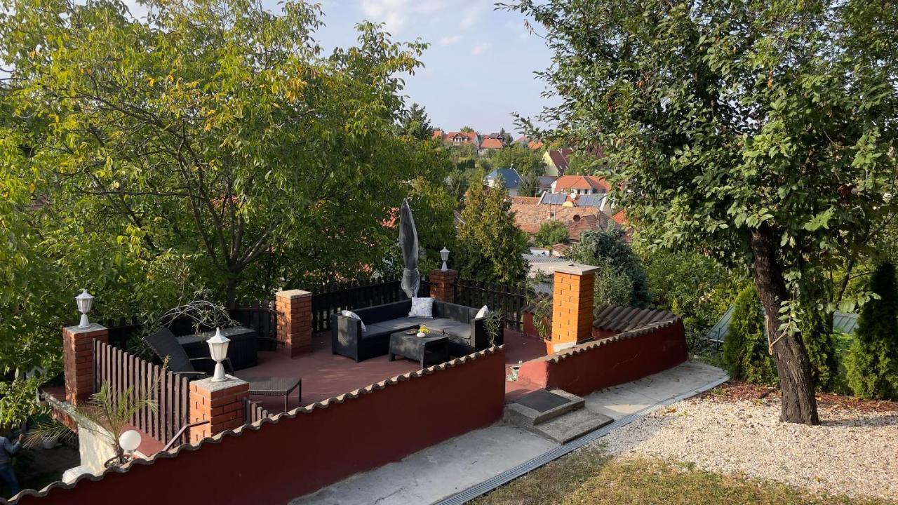 Kisház Apartman Eger Exterior foto